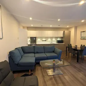  Apartment 2 Bedroom Flat United Kingdom